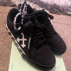 Off White Low Canvas